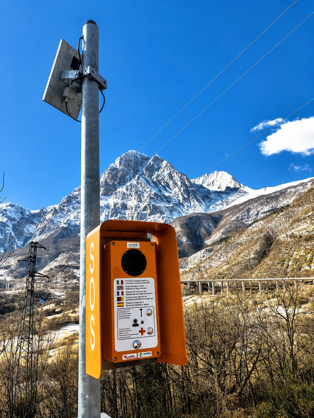 Colonnina SOS GSM con alimentazione fotovoltaica